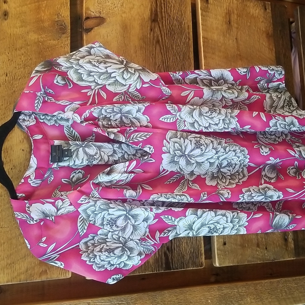 Worthington blouse size 1x.silky,lightweight  beautiful shades of pink and olive